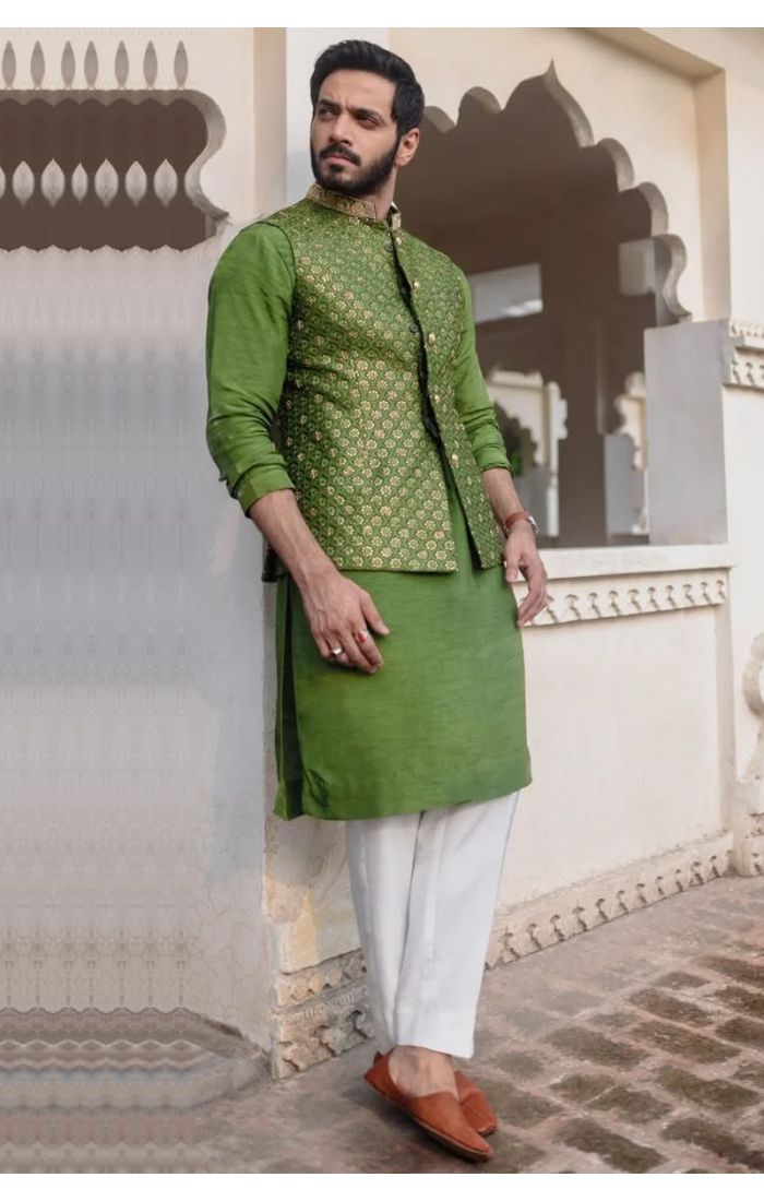 Men’s Eid Kurta Set in Green with Gold Brocade Waistcoat – Traditional Ethnic Wear for Men