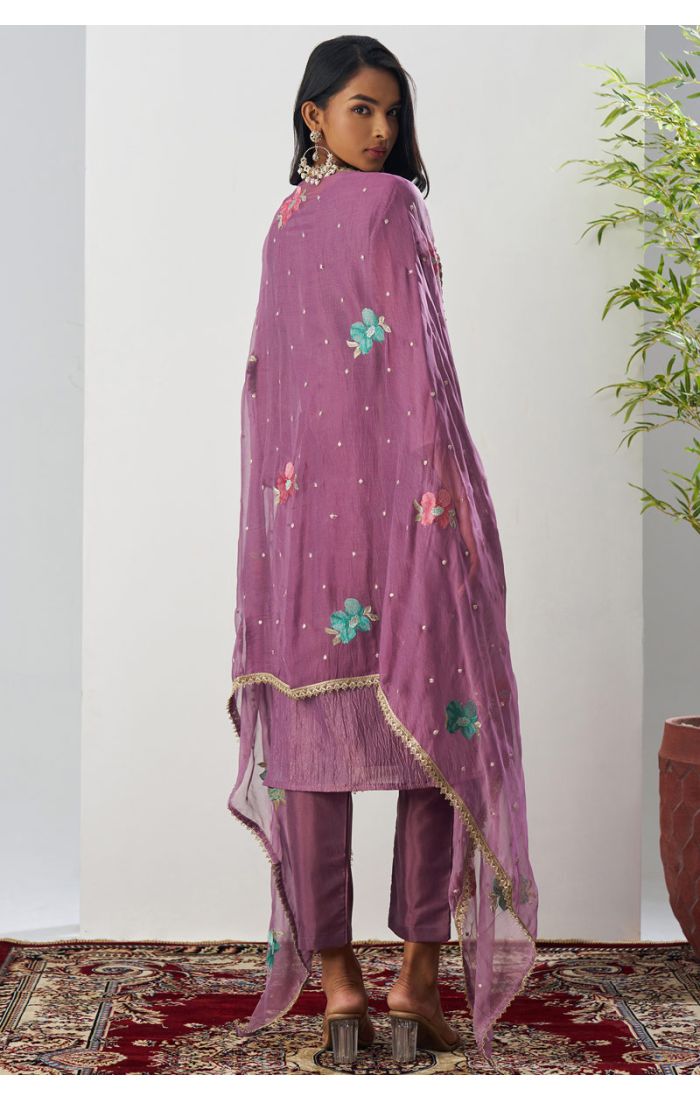 Pakistani style lavender crushed silk suit with floral embroidery, 3/4 sleeves, V-neckline, and embroidered dupatta – SALV5801