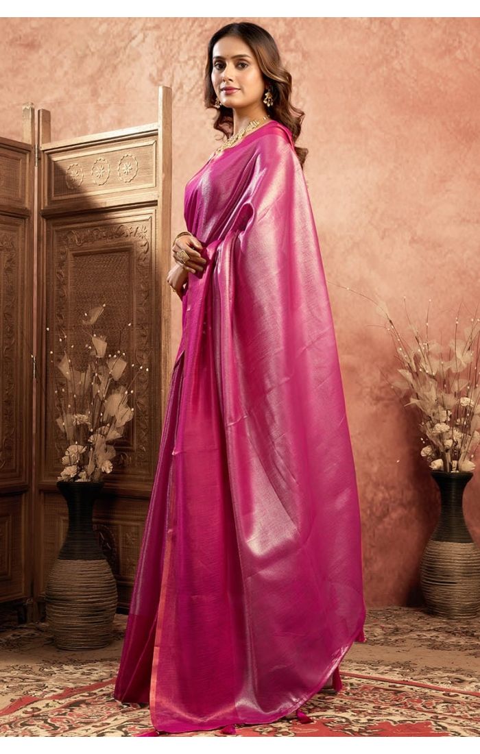  Pallu shot showcasing flow and natural shine