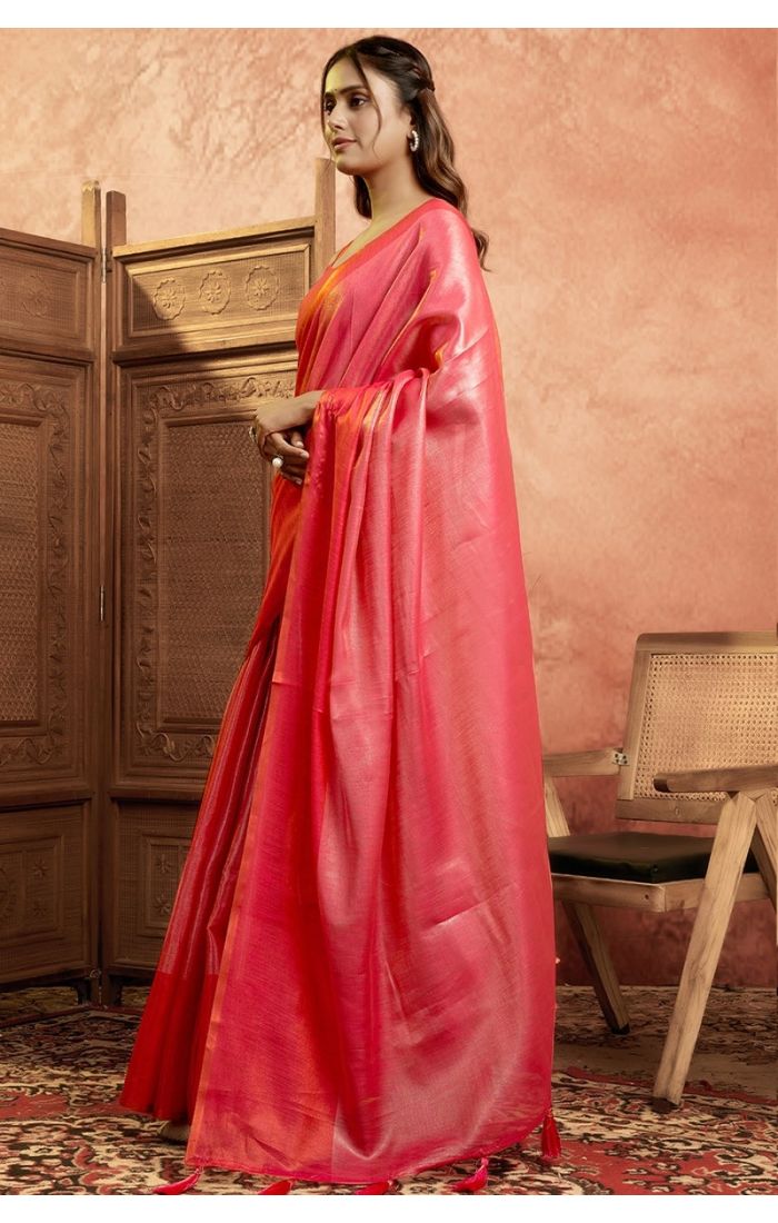 Red saree pallu flow and detailing