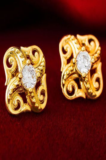 Gold Earing Set In Floral Stud Work For Women